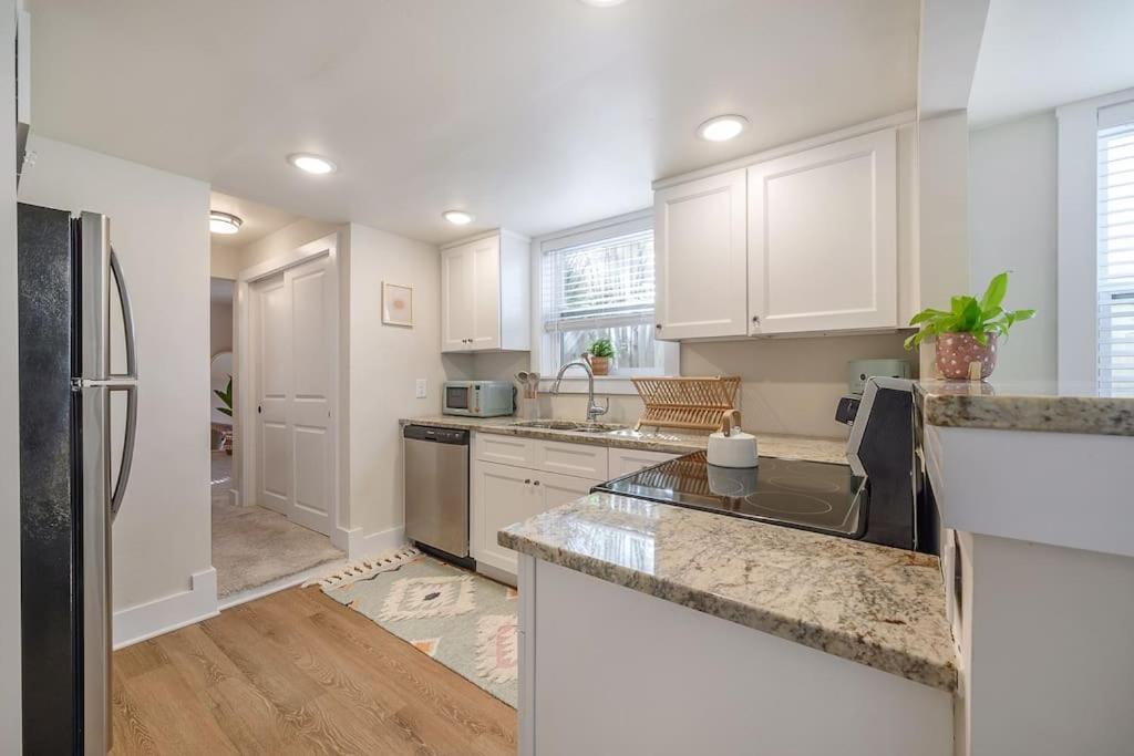 Casita On Walk To Shops Bars And Food Apartment *