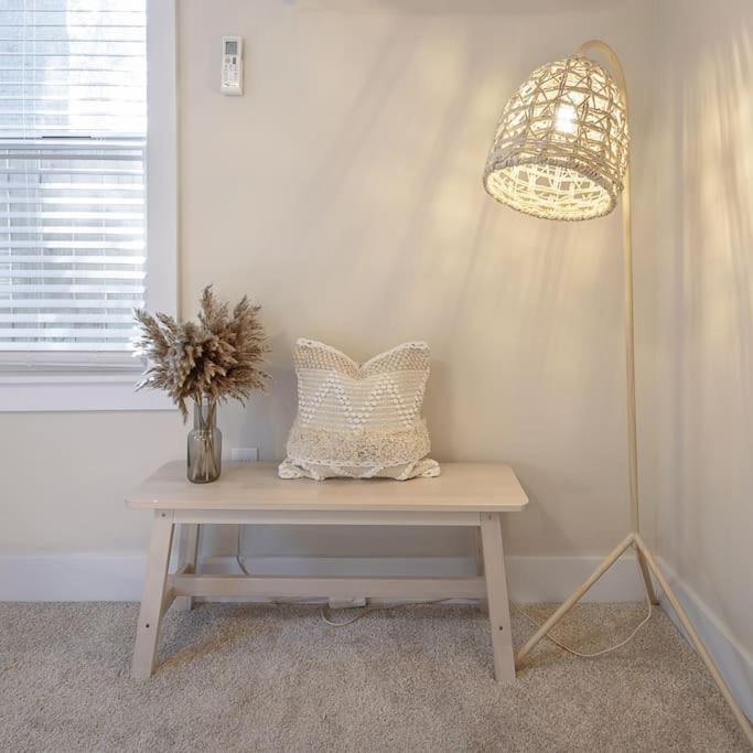 Casita On Walk To Shops Bars And Food Apartment *